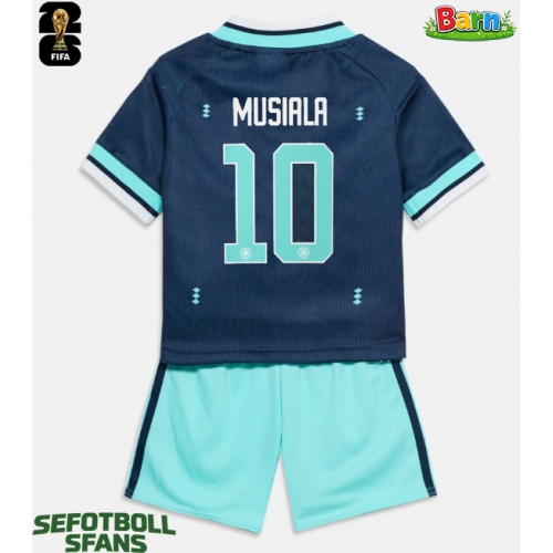 Tyskland Jamal Musiala #10 Bortaställ Barn VM 2026 Kortärmad (+ Korta byxor) Tyskland Jamal Musiala #10 Bortaställ Barn VM 2026 Kortärmad (+ Korta byxor)